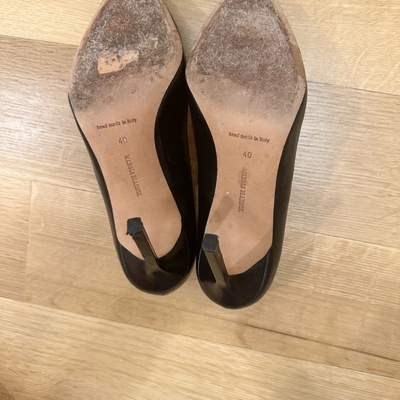 Gently used 105 MM Manolo’s Black Calf Leather Pointed Toe Pumps - Picture 5 of 9